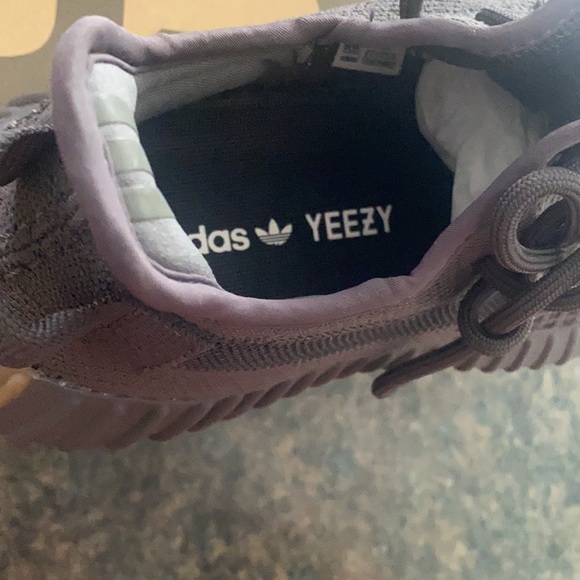 Almost new Yeezy 350 Boost - Picture 4 of 6